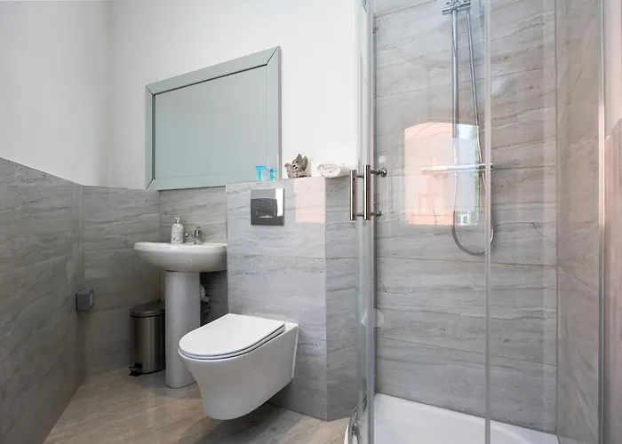 Modern 3-bed In Centre, 10 Min To Spire *