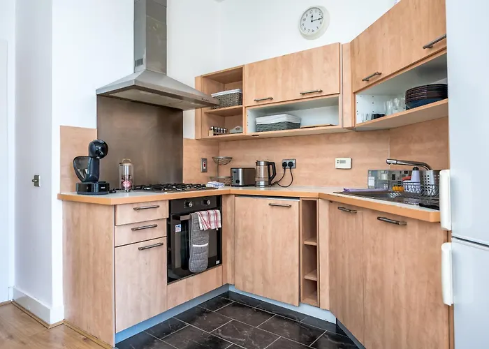 Modern 3-bed In Centre, 10 Min To Spire