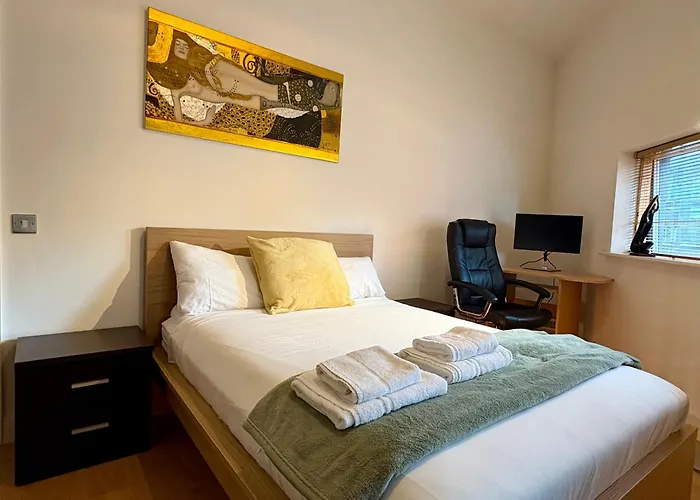 Modern 3-bed In Centre, 10 Min To Spire