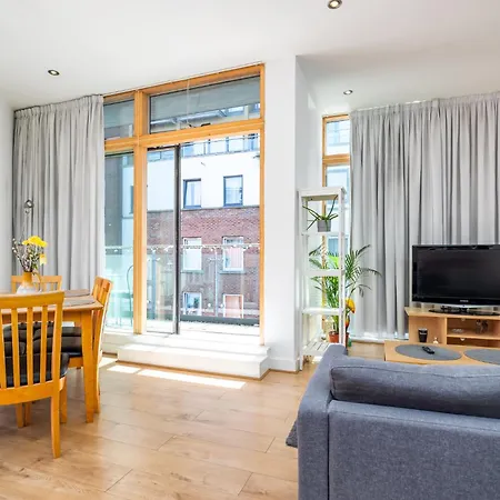 Modern 3-bed In Centre, 10 Min To Spire Lejlighed