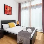 Modern 3-bed In Centre, 10 Min To Spire