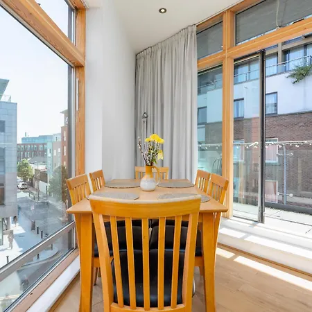 Modern 3-bed In Centre, 10 Min To Spire 아파트