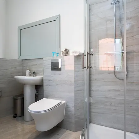 3 Bed In Centre 10min To Spire *