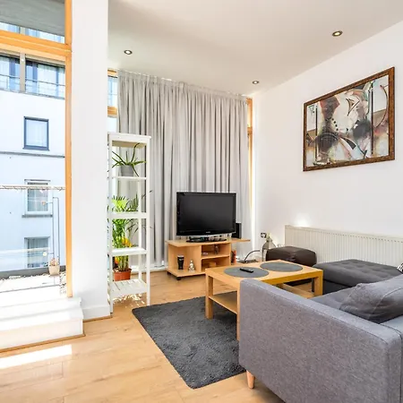 3 Bed In Centre 10min To Spire Daire