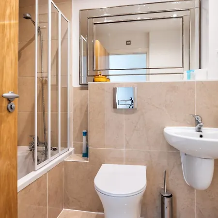 3 Bed In Centre 10min To Spire Daire *