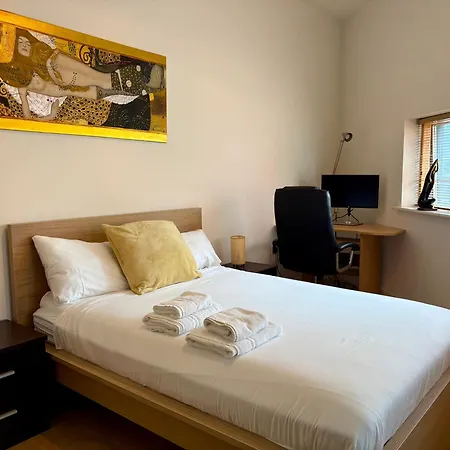 Modern 3-bed In Centre, 10 Min To Spire Appartement *