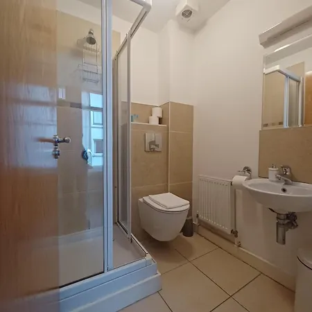 Modern 3-bed In Centre, 10 Min To Spire