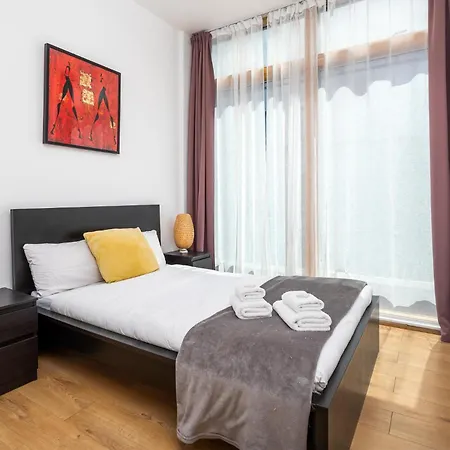 Modern 3-bed In Centre, 10 Min To Spire