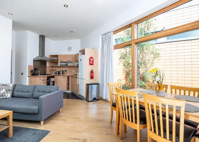 Apartment Modern 3-bed In Centre, 10 Min To Spire
