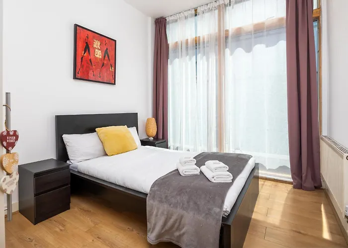 Modern 3-bed In Centre, 10 Min To Spire
