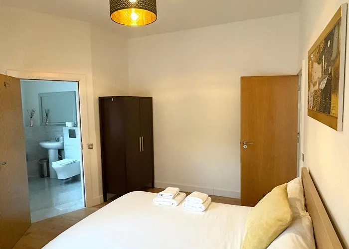 Apartment Modern 3-bed In Centre, 10 Min To Spire
